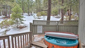 A wooden deck with a hot tub, surrounded by a wooden fence and snow-covered ground. - Stateline Ski House: Walk to Boulder Lift! (Stateline)