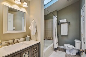 Cottage (2 Bedrooms) | Interior