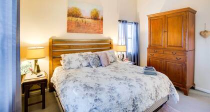 St Simons Island Condo w/ Deck & Outdoor Shower