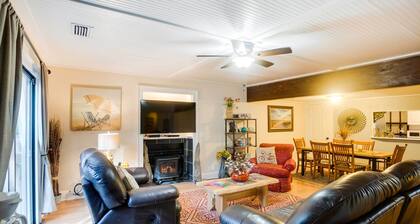 St Simons Island Condo w/ Deck & Outdoor Shower