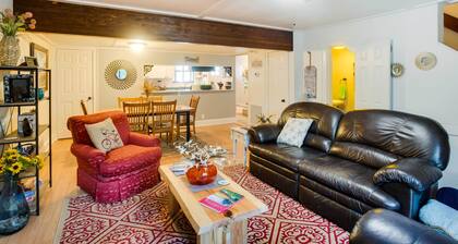 St Simons Island Condo w/ Deck & Outdoor Shower
