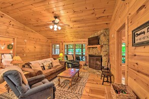 House (2 Bedrooms) | Interior - 'pinot & Pine' Chic Log Cabin ~ 5 Mi to Blue Ridge (Blue Ridge)