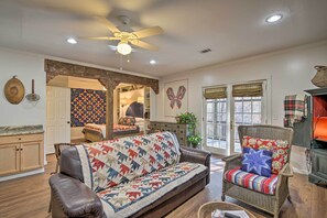 Apartment (0 Bedroom) | Interior - Cozy & Quiet Studio w/ Porch, Near Scenic Railway! (Blue Ridge)