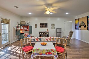 Apartment (0 Bedroom) | Interior - Cozy & Quiet Studio w/ Porch, Near Scenic Railway! (Blue Ridge)