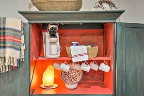 Apartment (0 Bedroom) | Interior - Cozy & Quiet Studio w/ Porch, Near Scenic Railway! (Blue Ridge)