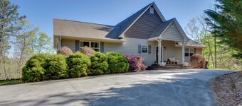 Lakemont Retreat: Game Room, Hot Tub, & Mtn Views!