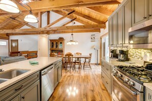 House (3 Bedrooms) | Interior