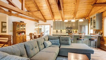 Maison (3 Bedrooms) | Coin séjour | Télévision à écran plat, cheminée