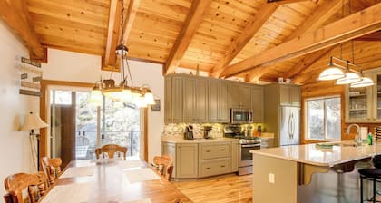 4 Mi to Beach: Lake Tahoe Mountain Retreat!
