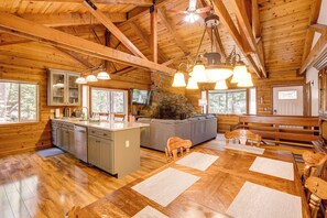 House (3 Bedrooms) | Interior