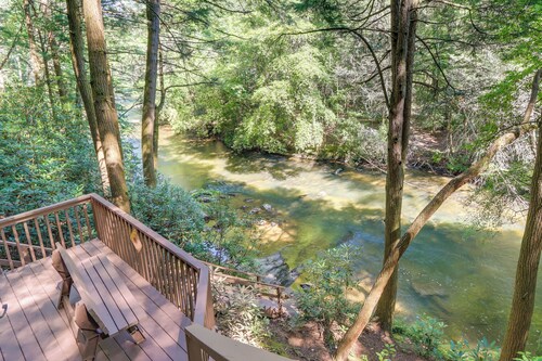 Luxe Fightingtown Creek Cabin: 2 King Suites & Spa