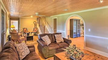 House (5 Bedrooms) | Interior