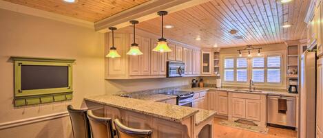 House (5 Bedrooms) | Interior