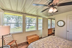 3 bedrooms, laptop workspace, iron/ironing board, bed sheets - Airy Lake Pamona Paradise: Sunsets & Bird Watching (Midway)