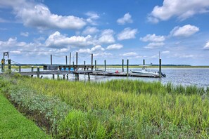 Marina - Airy Lake Pamona Paradise: Sunsets & Bird Watching (Midway)