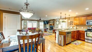 House (4 Bedrooms) | Interior