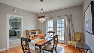 Cottage (2 Bedrooms) | Interior