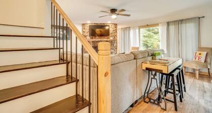 Spacious Rustic Helen Abode ~ 1/2 Mi From Tubing!