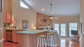 House (2 Bedrooms) | Interior