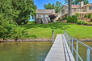 House (2 Bedrooms) | Interior - Lakefront Hiawassee Home w/ Boat Dock & Hot Tub! (Hiawassee)