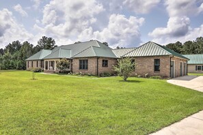 Interior - Spacious Elko Home - 6 Mi to Georgia Fairgrounds! (Elko)