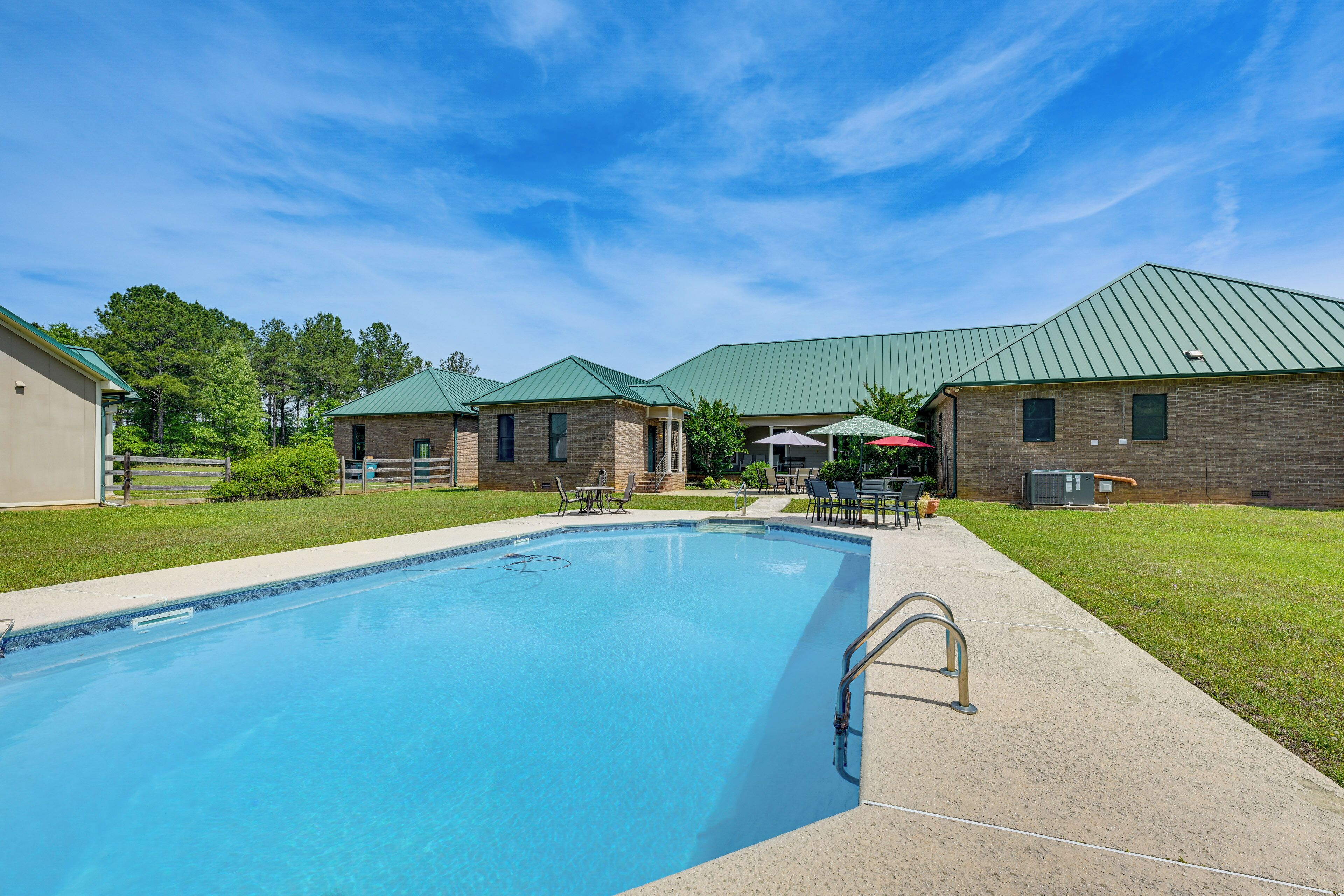 House (4 Bedrooms) | Front of property