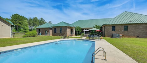 House (4 Bedrooms) | Front of property