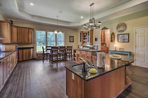 House (4 Bedrooms) | Interior