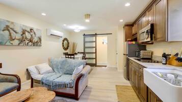 Apartment (0 Bedroom) | Interior