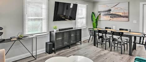 House (4 Bedrooms) | Interior