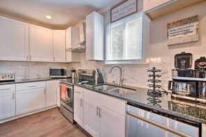 House (4 Bedrooms) | Interior - Stylish College Park Home w/ Private Garden! (College Park)