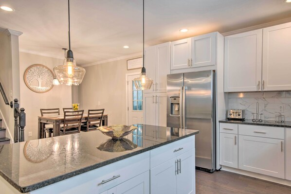 House (4 Bedrooms) | Interior - Stylish College Park Home w/ Private Garden! (College Park)