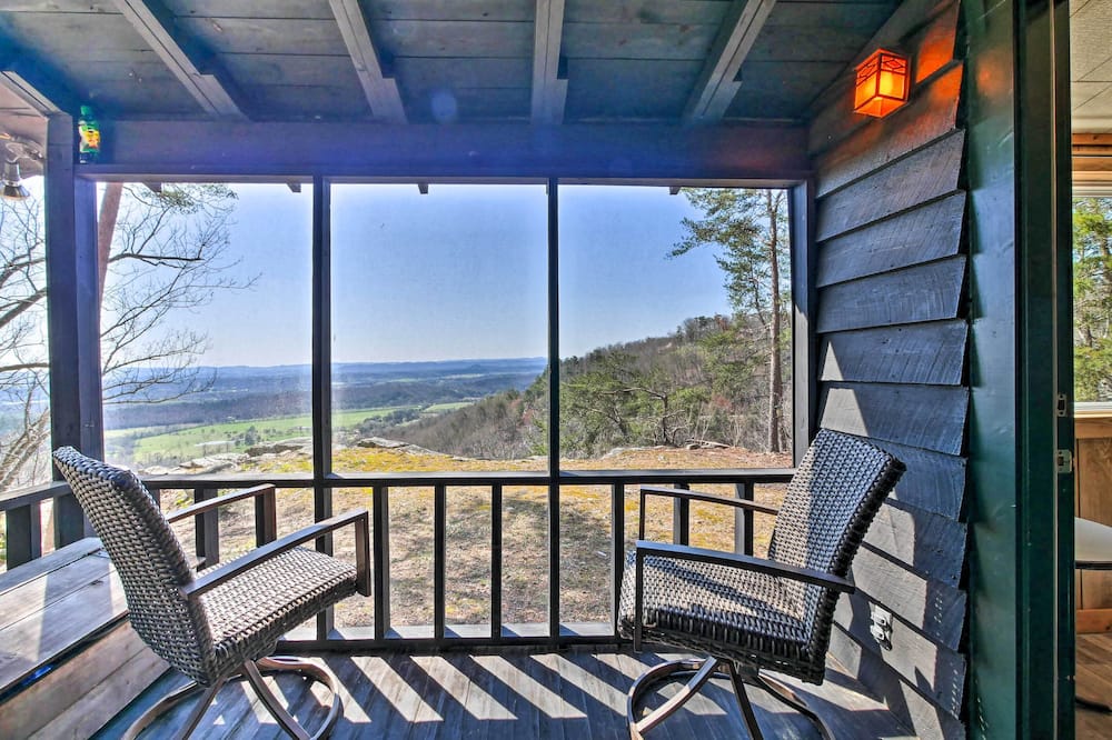 Secluded Ridgetop Hideaway w/ Valley Views! - Trion, GA