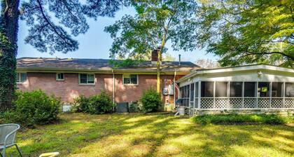 Pet-friendly Norfolk Retreat ~ 7 Mi to Beach!