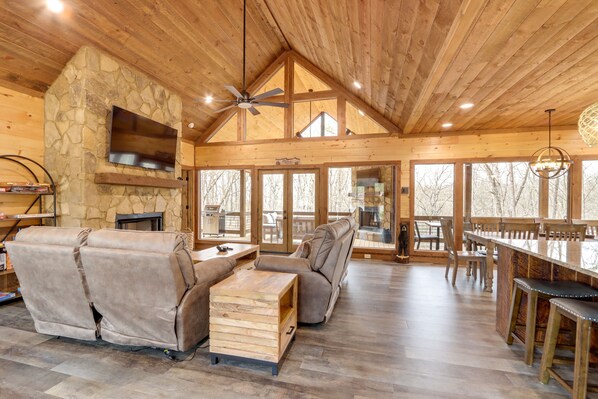 TV, fireplace - Luxe Morganton Cabin: Hot Tub, Fire Pit, Game Room (Morganton)