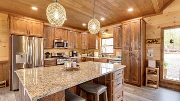 House (3 Bedrooms) | Private kitchen | Microwave, oven, stovetop, dishwasher