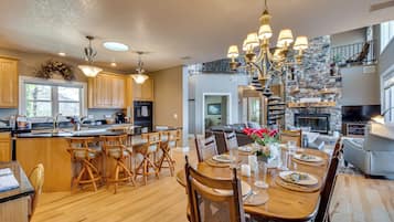 House (3 Bedrooms) | Interior