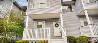 Home 5 Mi to Colonial Pkwy, 11 Mi to Busch Gardens