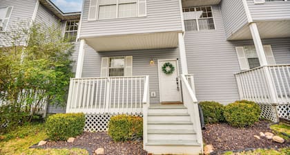 Home 5 Mi to Colonial Pkwy, 11 Mi to Busch Gardens