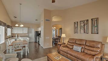 House (3 Bedrooms) | Interior