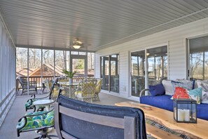 House (5 Bedrooms) | Interior - Large Lavonia Home w/ Party Dock on Lake Hartwell! (Lavonia)