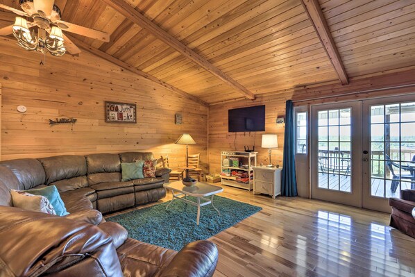 House (2 Bedrooms) | Interior