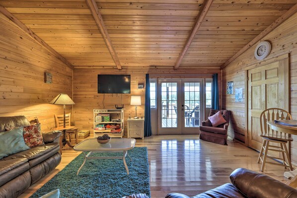 House (2 Bedrooms) | Interior