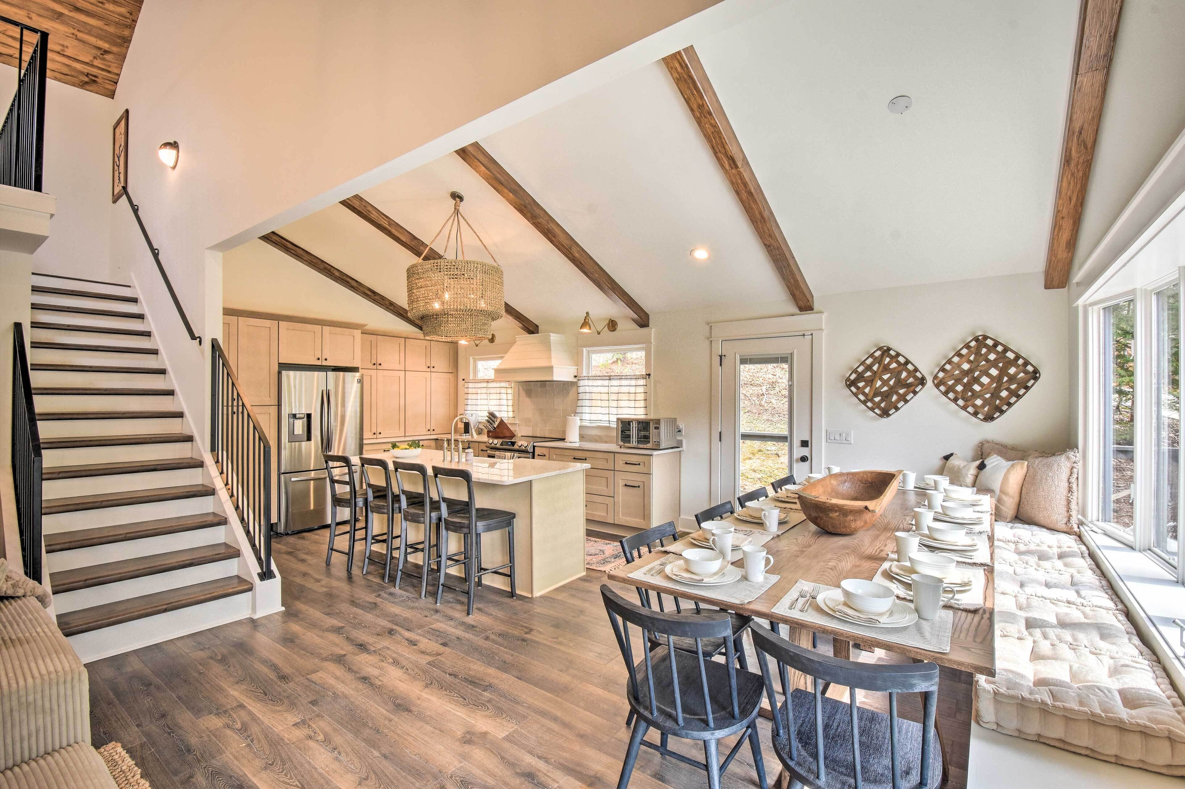 House (5 Bedrooms) | Interior