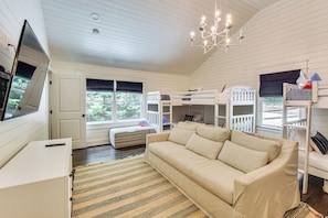House (5 Bedrooms) | Interior