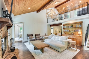House (5 Bedrooms) | Interior