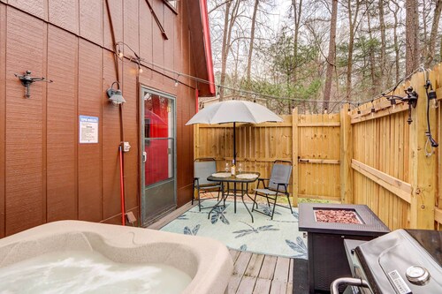 Adorable Ellijay Cabin w/ Hot Tub & Fire Pit