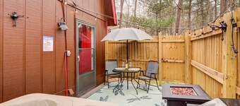 Adorable Ellijay Cabin w/ Hot Tub & Fire Pit