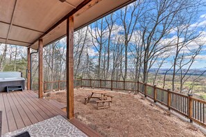 House (2 Bedrooms) | Interior - Mineral Bluff Cabin Near Lake Blue Ridge! (Mineral Bluff)