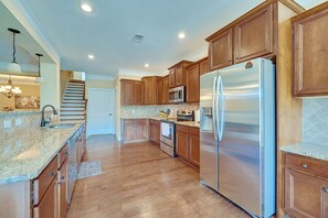 House (4 Bedrooms) | Interior